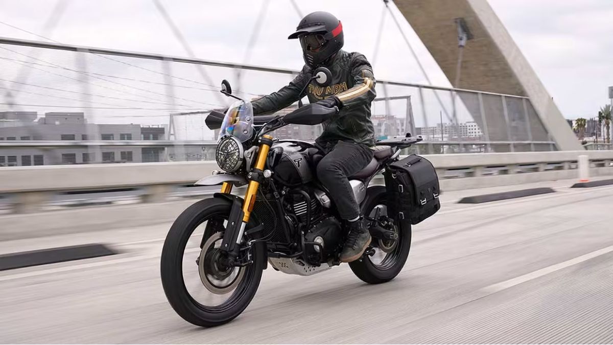 Triumph best sale scrambler helmet